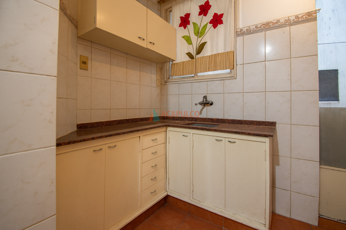 Apartamento Ref.6219/Venta-apartamento-3-dormitorios-y-servicio-en-el-Centro - Venta apartamento 3 dormitorios y servicio en el Centro