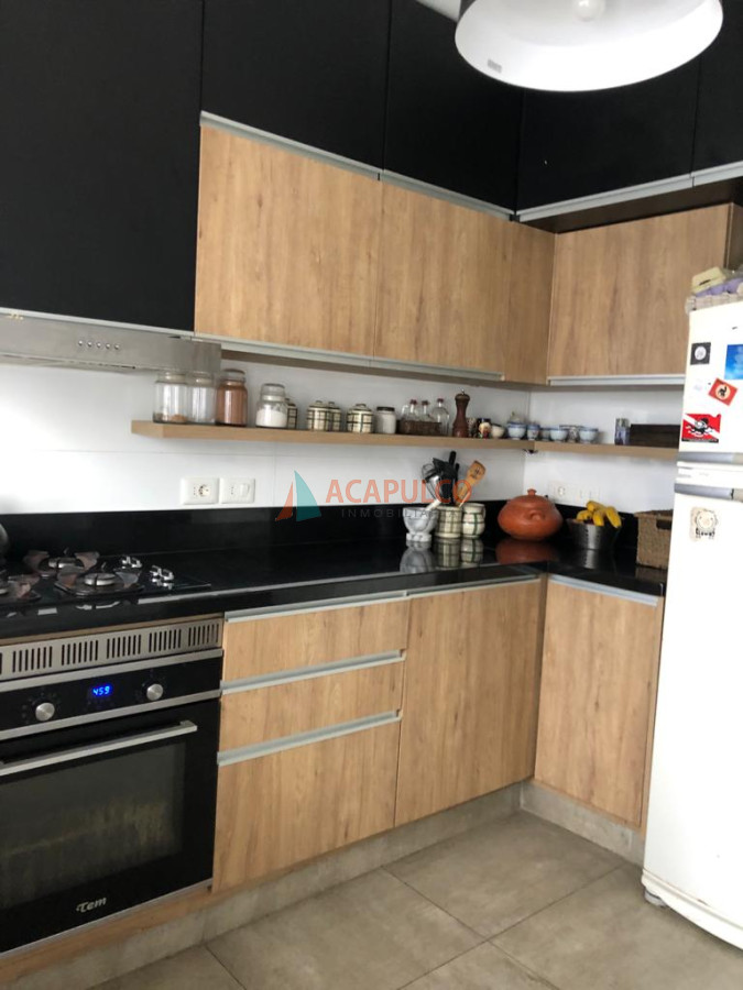 Apartamento ID.5611 - Alquiler apartamento 3 dormitorios, 2 baños Estufa a leña en Pocitos