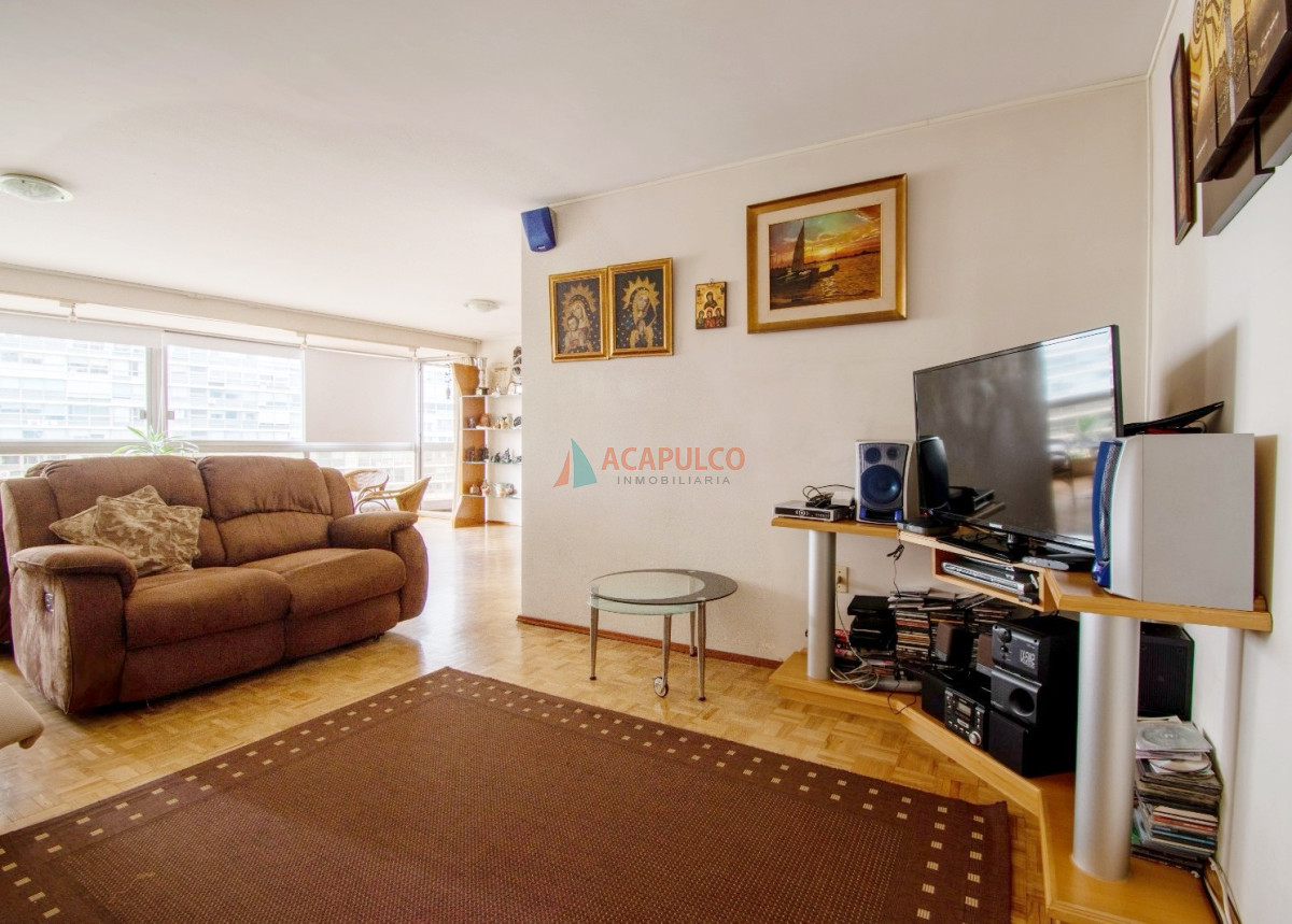 Apartamento Ref.6099/Venta-Apartamento-3-Dormitorios--garaje-en-Pocitos - Venta Apartamento 3 Dormitorios  garaje en Pocitos