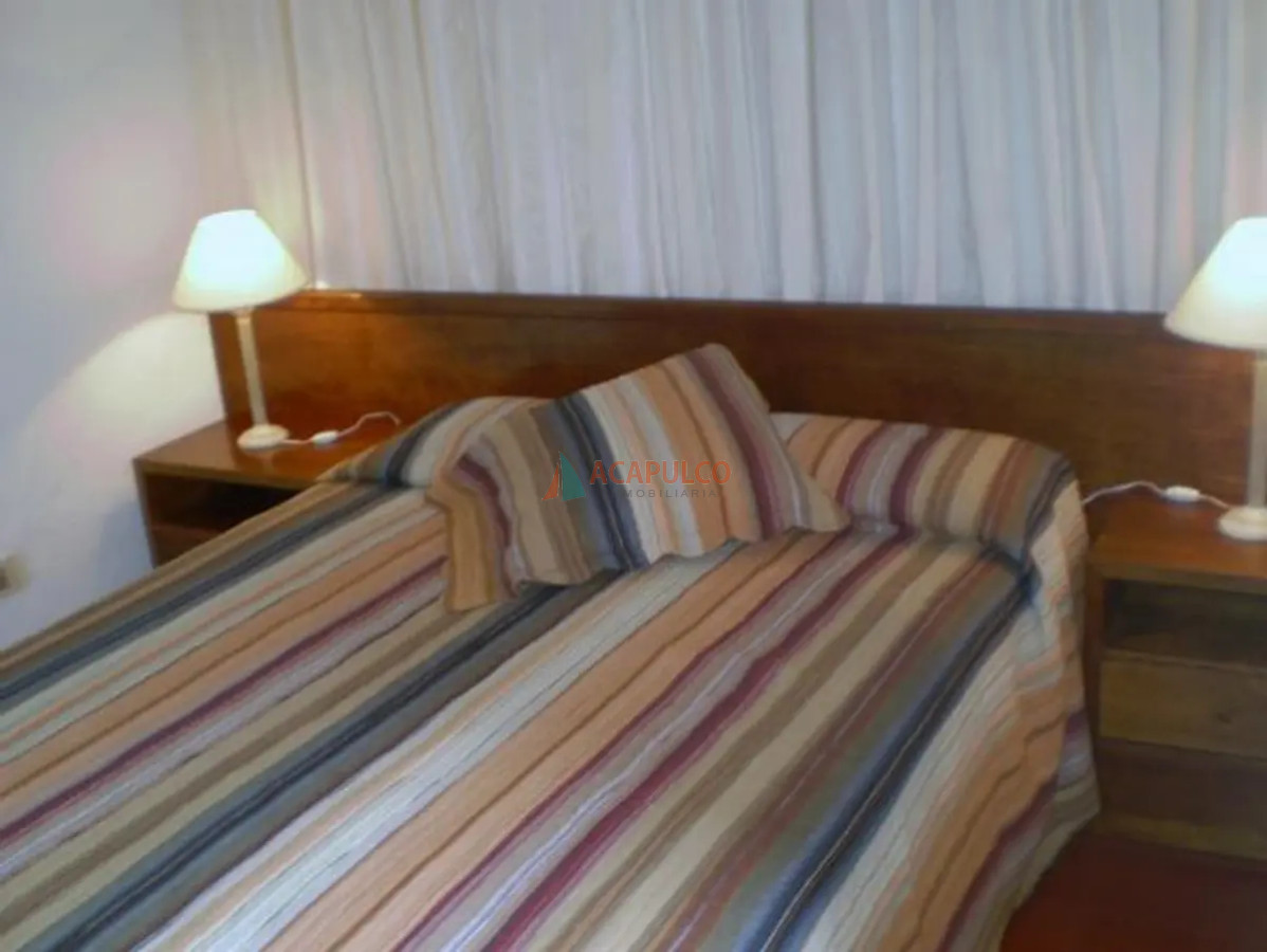 Apartamento Ref.6189/Península---Punta-del-Este---Apartamento-en-alquiler-de-2-dormitorios-y-1-baño-completos---Con-cochera - Península - Punta del Este - Apartamento en alquiler de 2 dormitorios y 1 baño completos - Con cochera