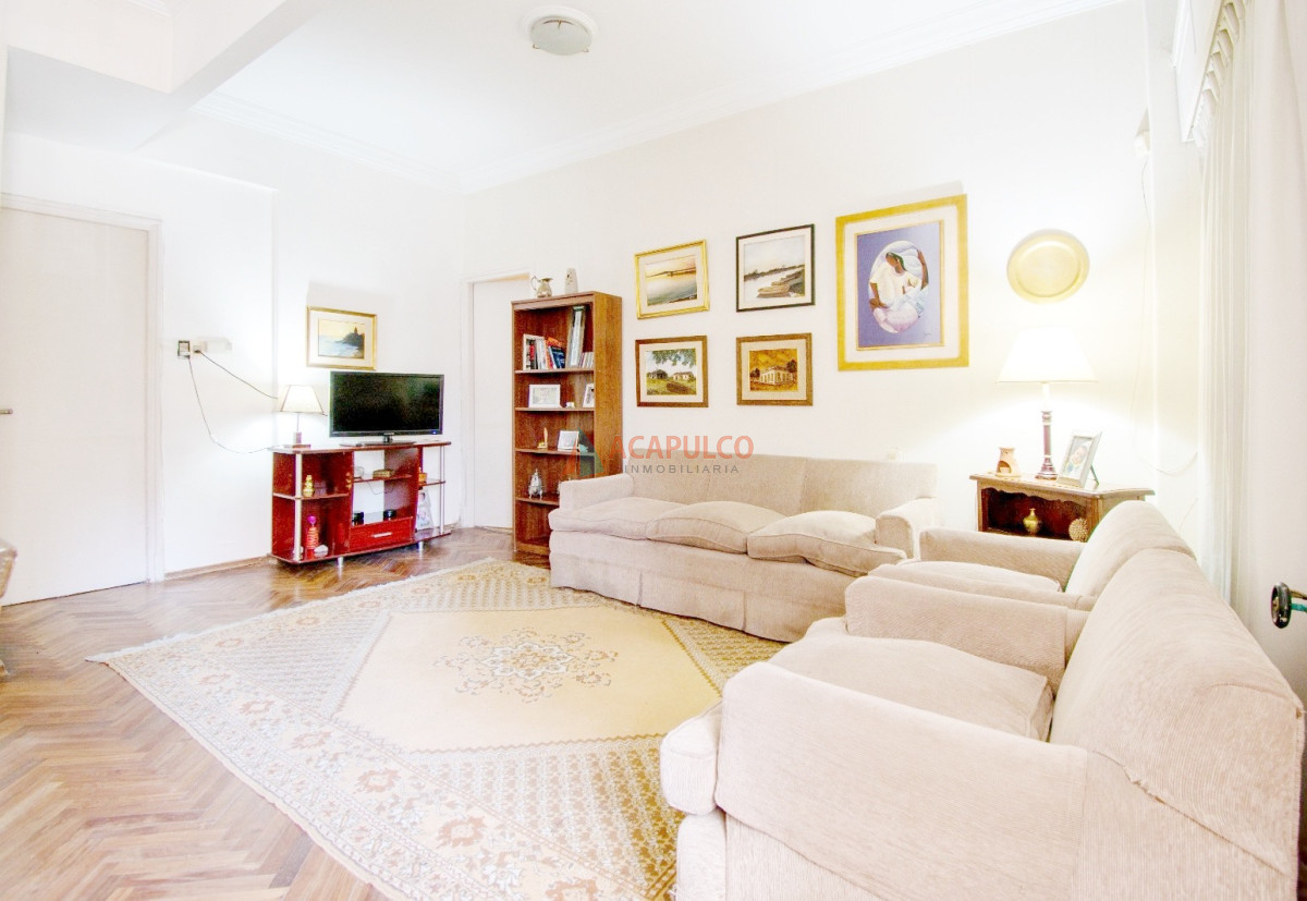 Apartamento Ref.6067/Venta-apartamento-3-dormitorios,-patio-y-garaje-en-Pocitos - Venta apartamento 3 dormitorios, patio y garaje en Pocitos