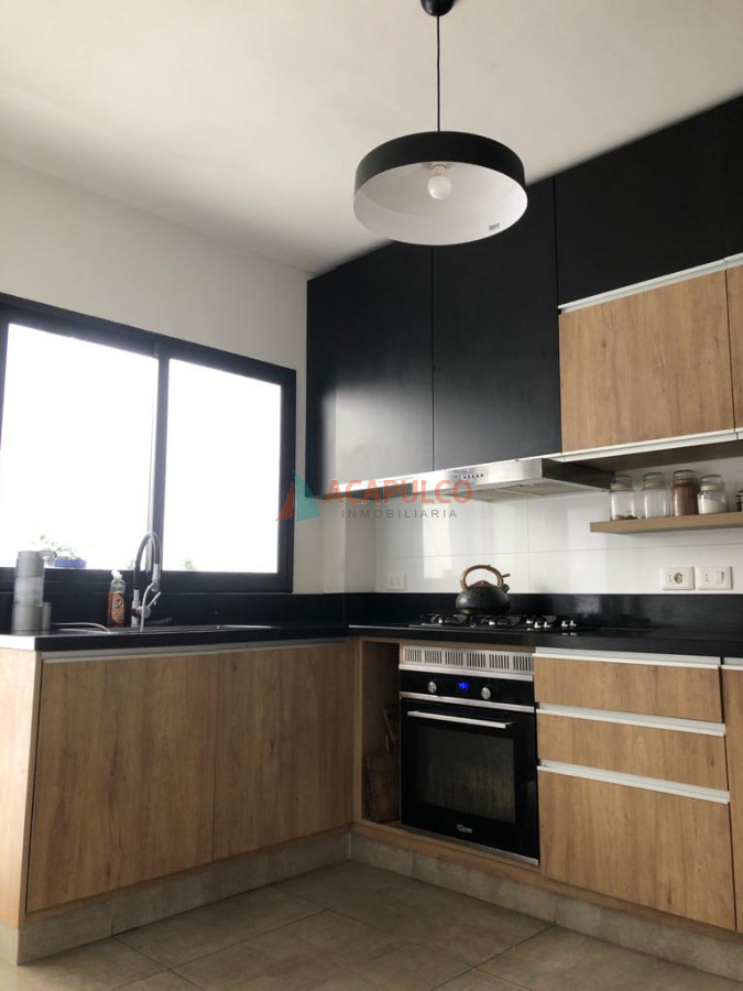 Apartamento ID.5611 - Alquiler apartamento 3 dormitorios, 2 baños Estufa a leña en Pocitos