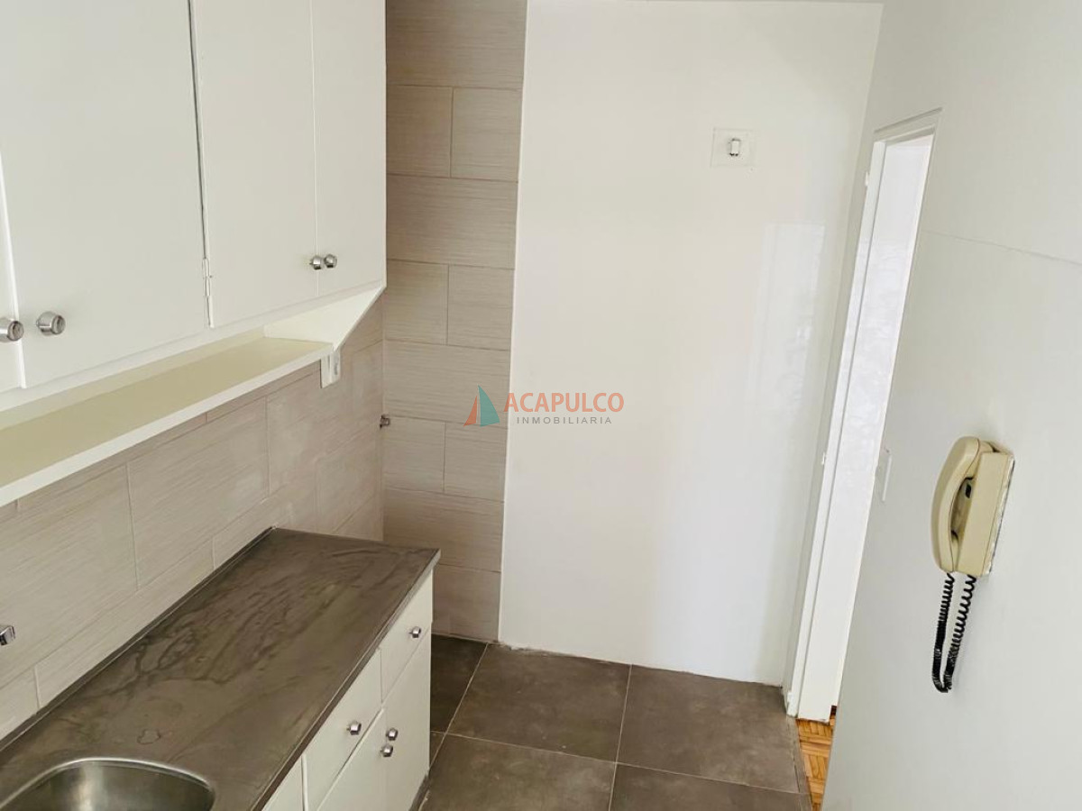 Apartamento ID.5620 - Alquiler apartamento 1 dormitorio en Pocitos, orientación Norte 