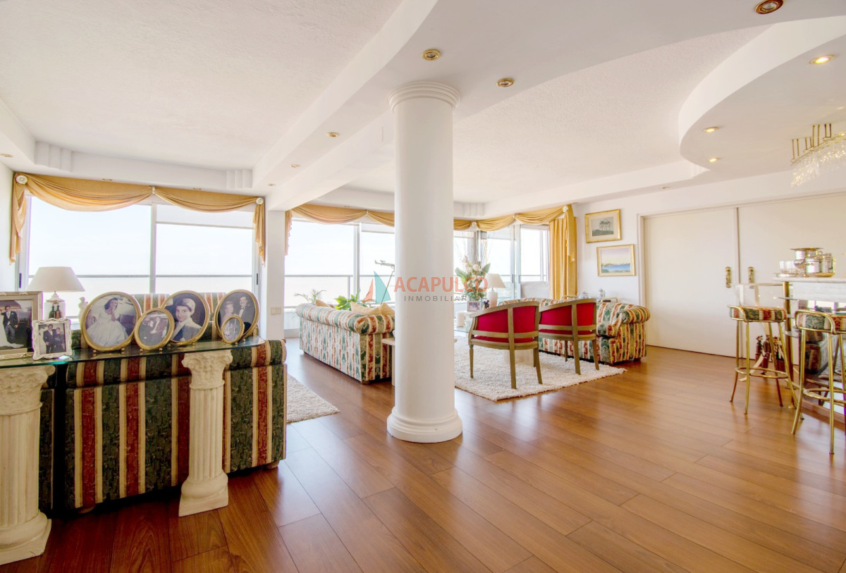 Apartamento ID.6317 - Venta apartamento 4 dormitorios, 4 baños, parrillero, 2 garajes,  vista al MAR