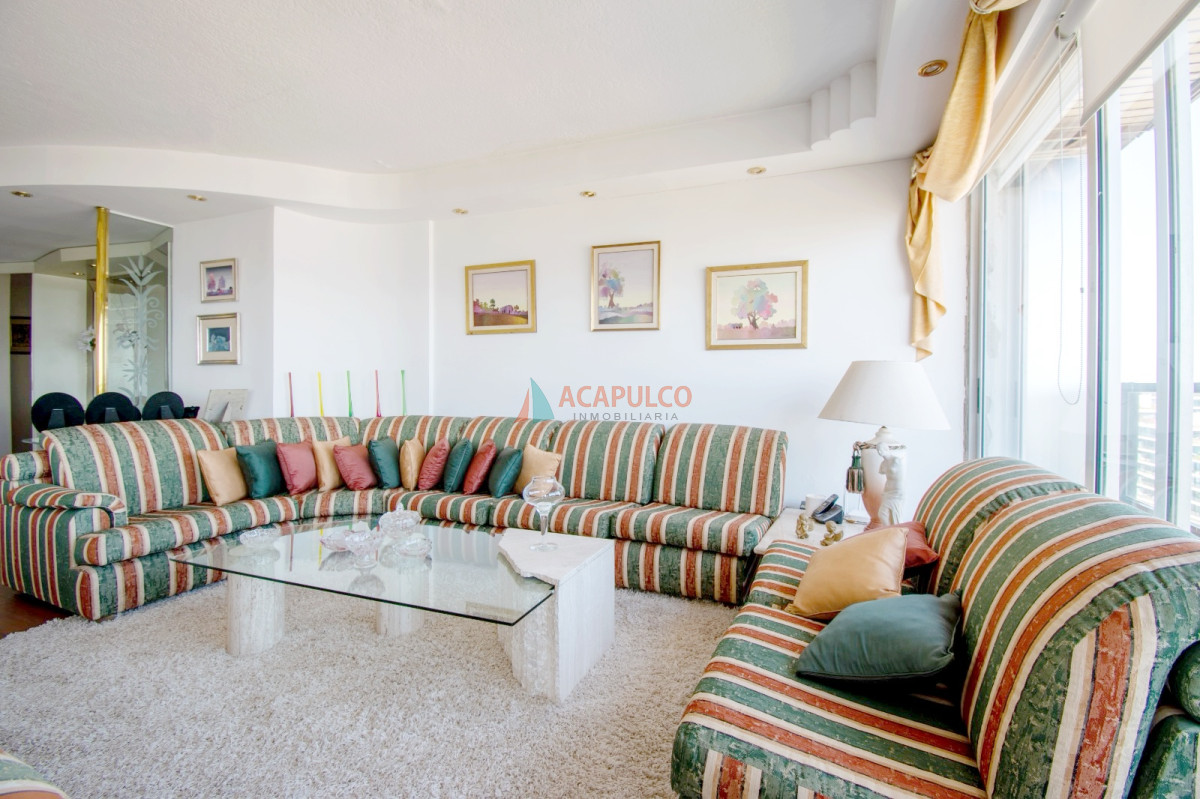 Apartamento ID.6317 - Venta apartamento 4 dormitorios, 4 baños, parrillero, 2 garajes,  vista al MAR