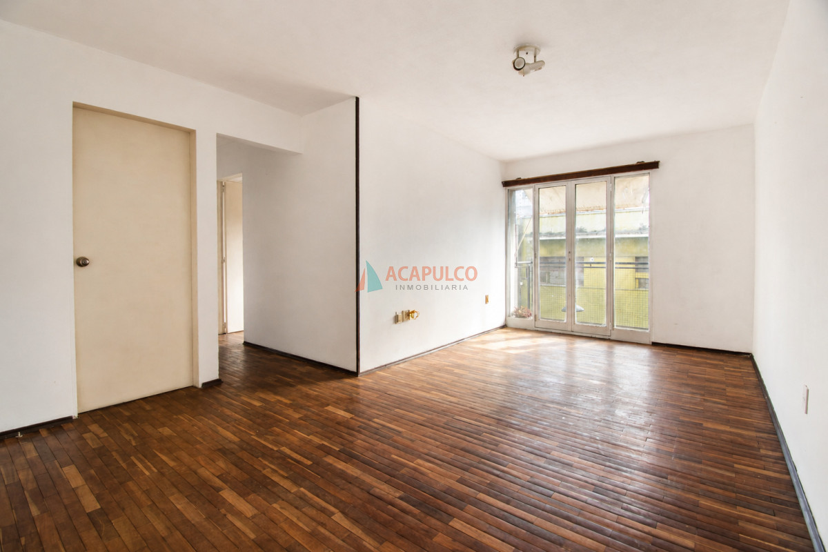 Apartamento ID.6478 - Alquiler apartamento 2 dormitorios, 1 baño y terraza en Ciudad Vieja