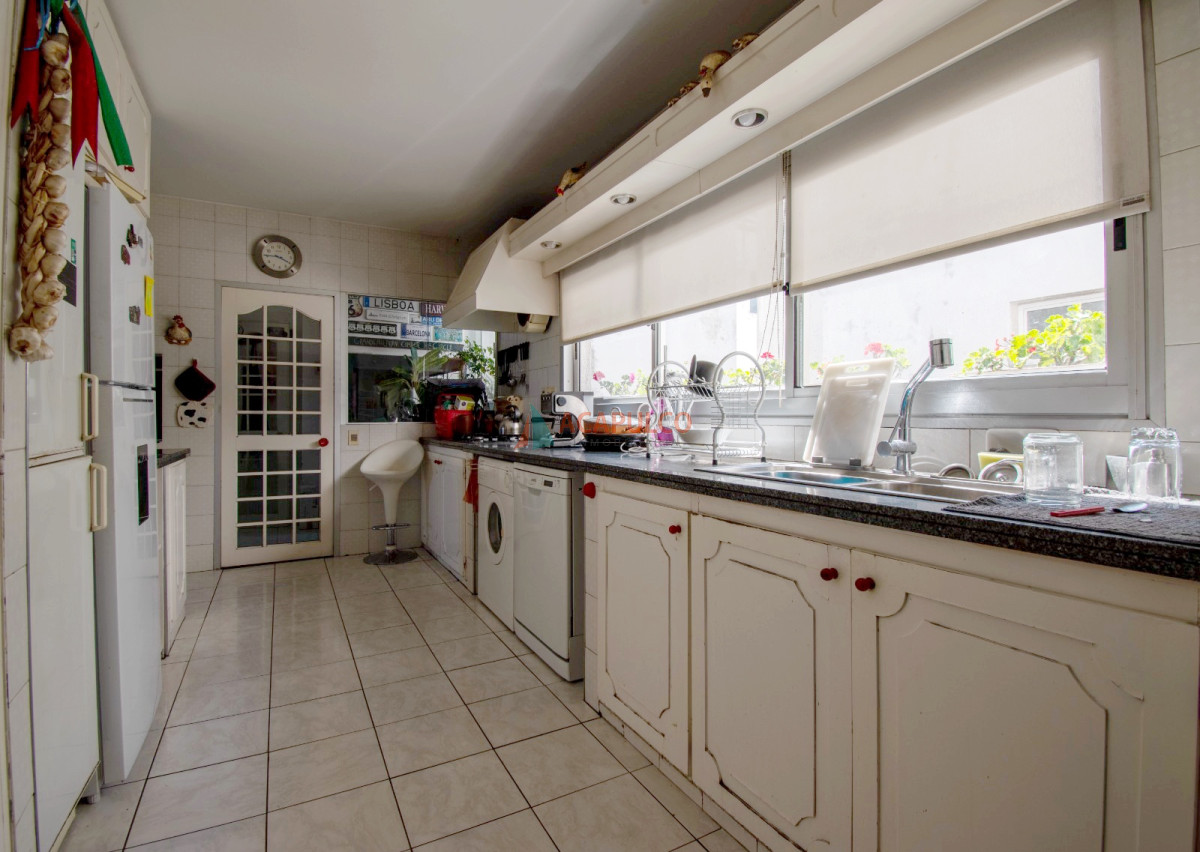 Apartamento ID.6317 - Venta apartamento 4 dormitorios, 4 baños, parrillero, 2 garajes,  vista al MAR