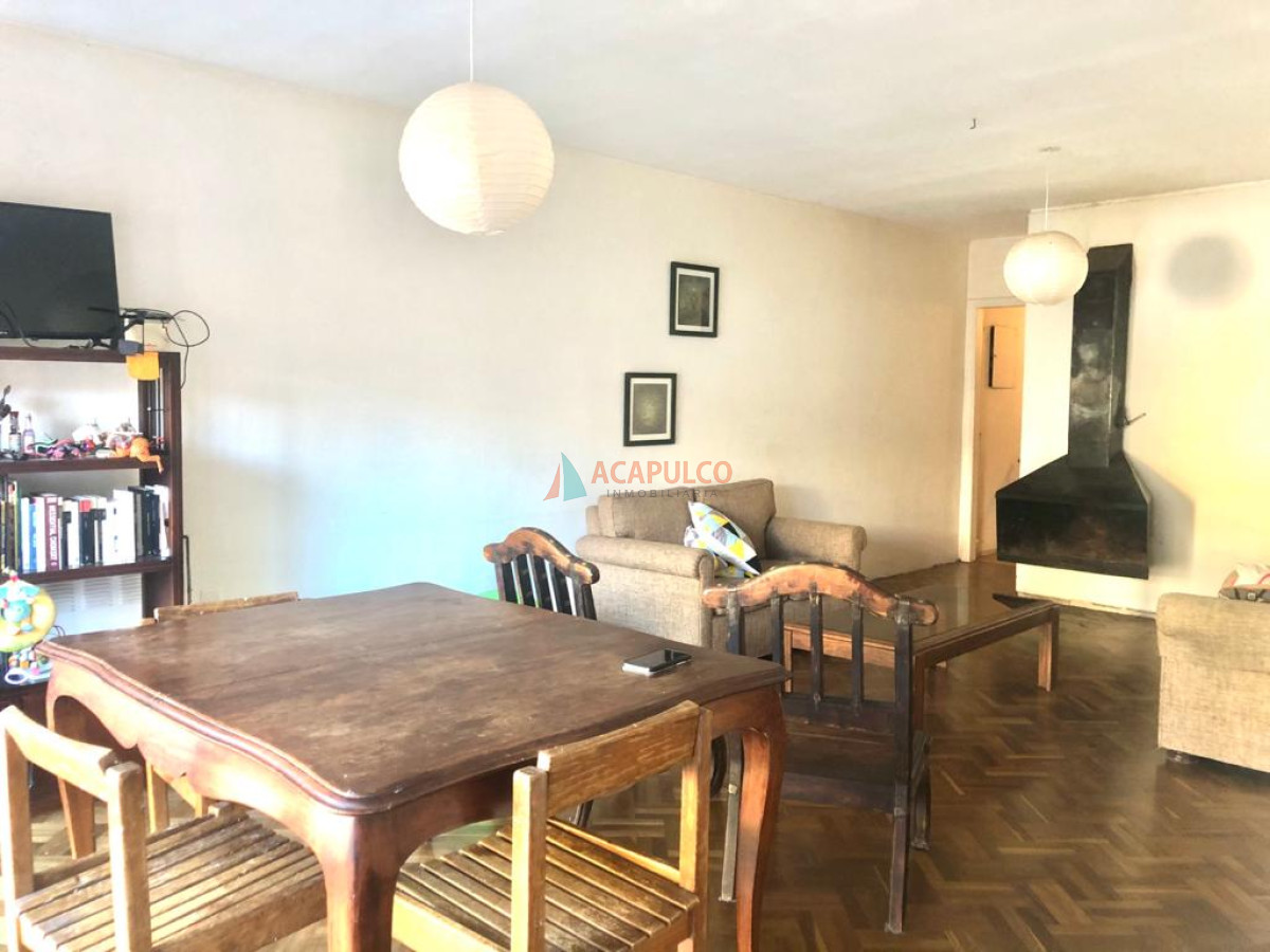 Apartamento ID.5611 - Alquiler apartamento 3 dormitorios, 2 baños Estufa a leña en Pocitos