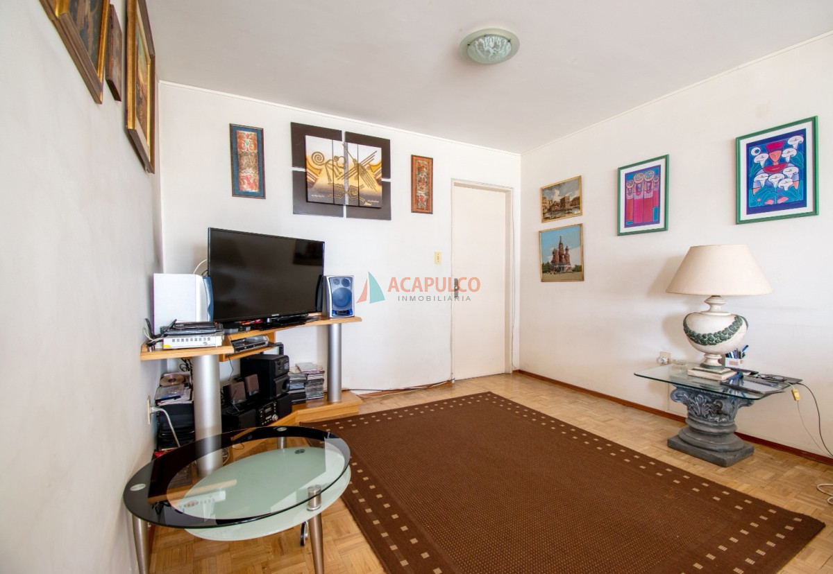 Apartamento Ref.6088/Venta-apartamento-3-dormitorios-servicio-garaje-en-Pocitos - Venta apartamento 3 dormitorios servicio garaje en Pocitos
