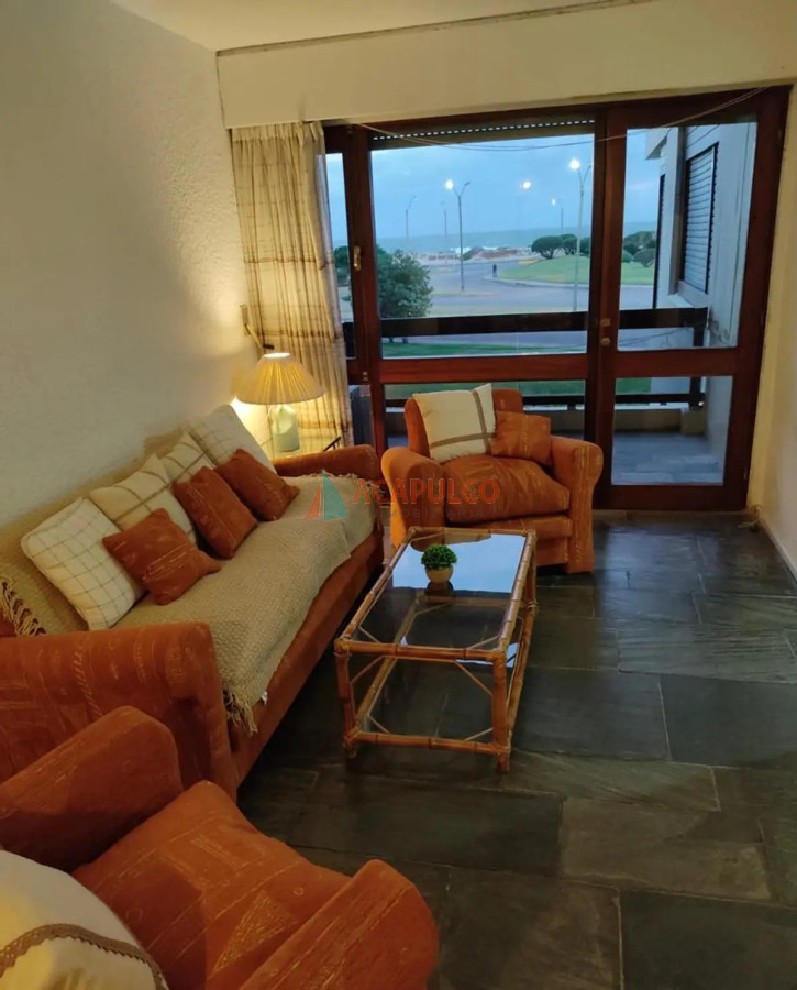 Apartamento ID.6179 - Apartamento en venta, 2 dormitorios frente al mar - Punta del Este 