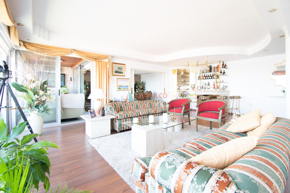 Apartamento ID.6317 - Venta apartamento 4 dormitorios, 4 baños, parrillero, 2 garajes,  vista al MAR