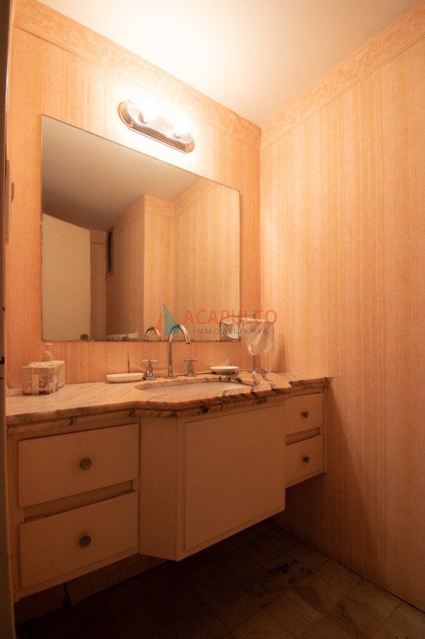 Apartamento Ref.6088/Venta-apartamento-3-dormitorios-servicio-garaje-en-Pocitos - Venta apartamento 3 dormitorios servicio garaje en Pocitos