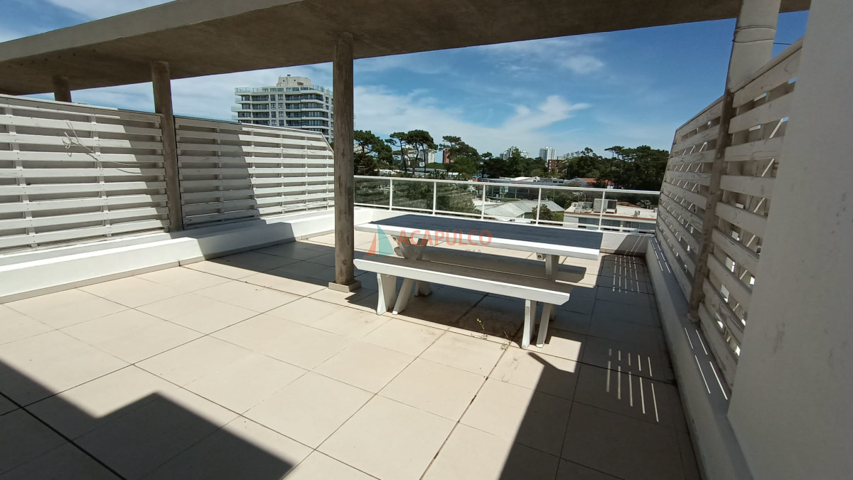 Apartamento Ref.1345/Venta--Punta-del-Este--2-Dormitorios- -Terraza-Propia-con-Parrillero-y-Piscina - Venta  Punta del Este  2 Dormitorios + Terraza Propia con Parrillero y Piscina