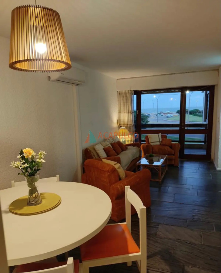 Apartamento ID.6179 - Apartamento en venta, 2 dormitorios frente al mar - Punta del Este 