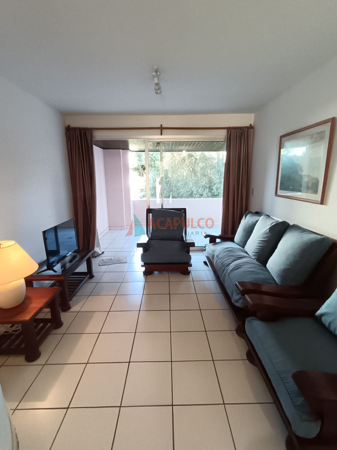 Apartamento Ref.1100/Venta-Apartamento-en-Mansa-a-300-Mts-del-Mar---Punta-del-Este - Venta Apartamento en Mansa a 300 Mts del Mar - Punta del Este