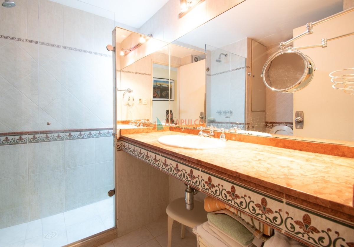 Apartamento Ref.6088/Venta-apartamento-3-dormitorios-servicio-garaje-en-Pocitos - Venta apartamento 3 dormitorios servicio garaje en Pocitos