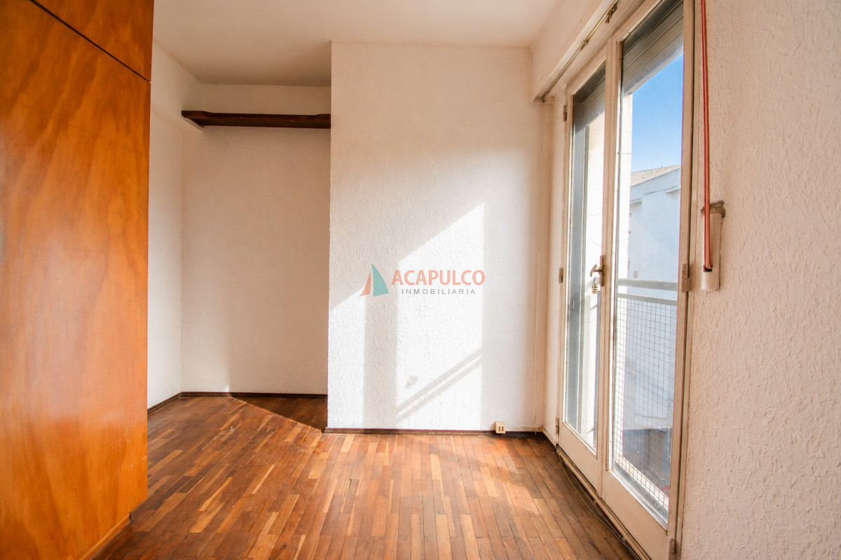 Apartamento ID.6478 - Alquiler apartamento 2 dormitorios, 1 baño y terraza en Ciudad Vieja