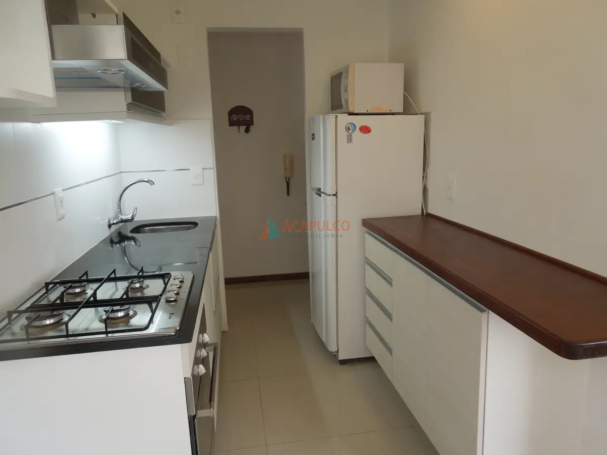 Apartamento Ref.6189/Península---Punta-del-Este---Apartamento-en-alquiler-de-2-dormitorios-y-1-baño-completos---Con-cochera - Península - Punta del Este - Apartamento en alquiler de 2 dormitorios y 1 baño completos - Con cochera