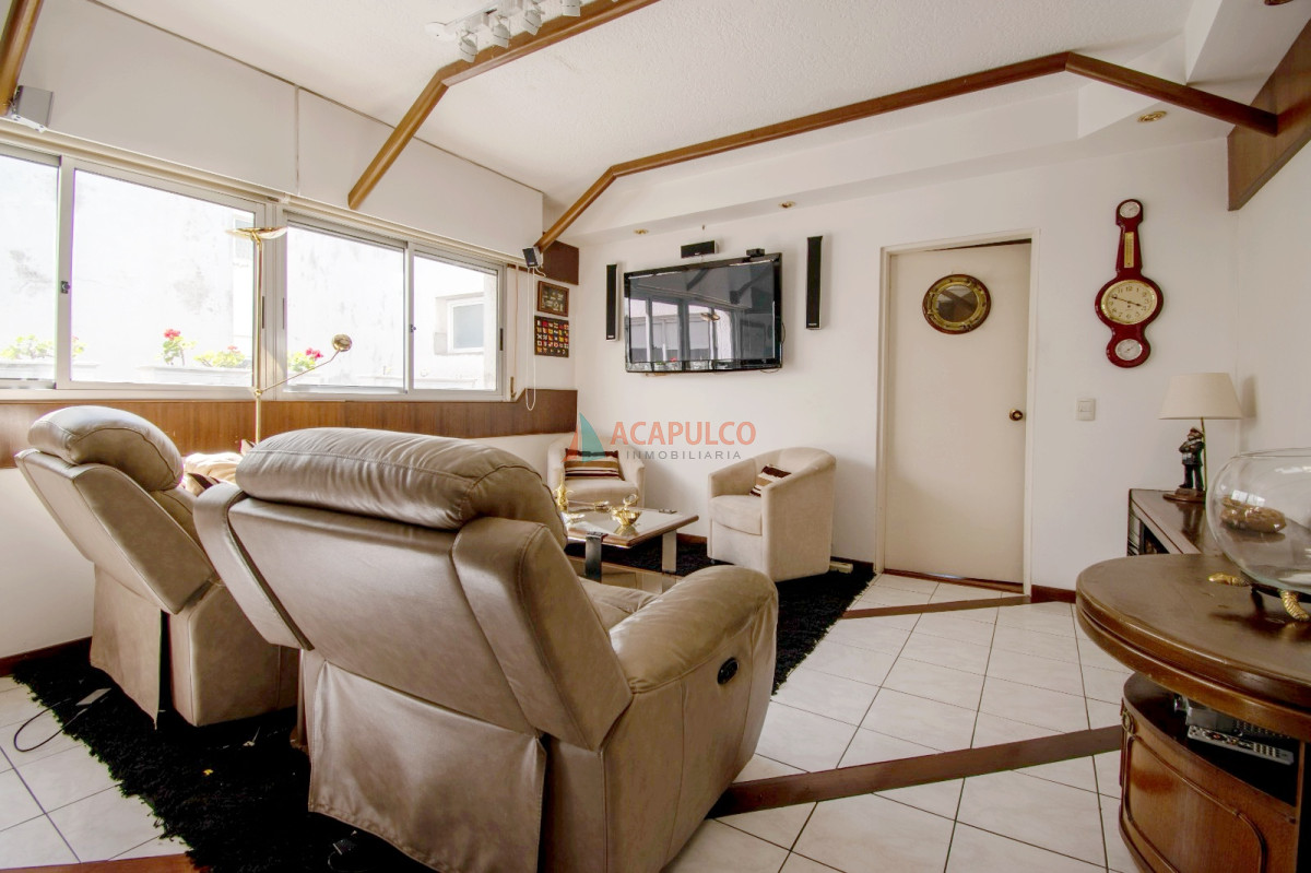 Apartamento ID.6317 - Venta apartamento 4 dormitorios, 4 baños, parrillero, 2 garajes,  vista al MAR