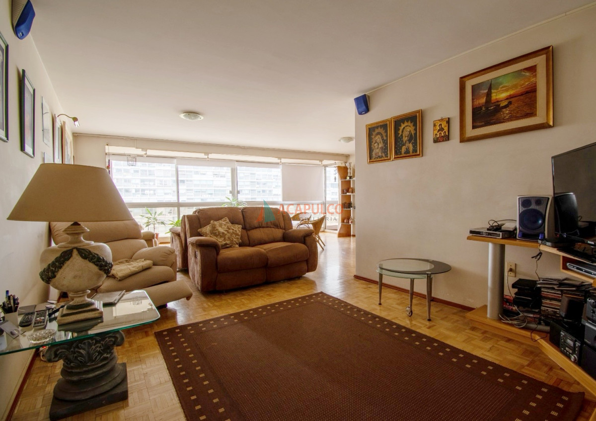 Apartamento Ref.6099/Venta-Apartamento-3-Dormitorios--garaje-en-Pocitos - Venta Apartamento 3 Dormitorios  garaje en Pocitos
