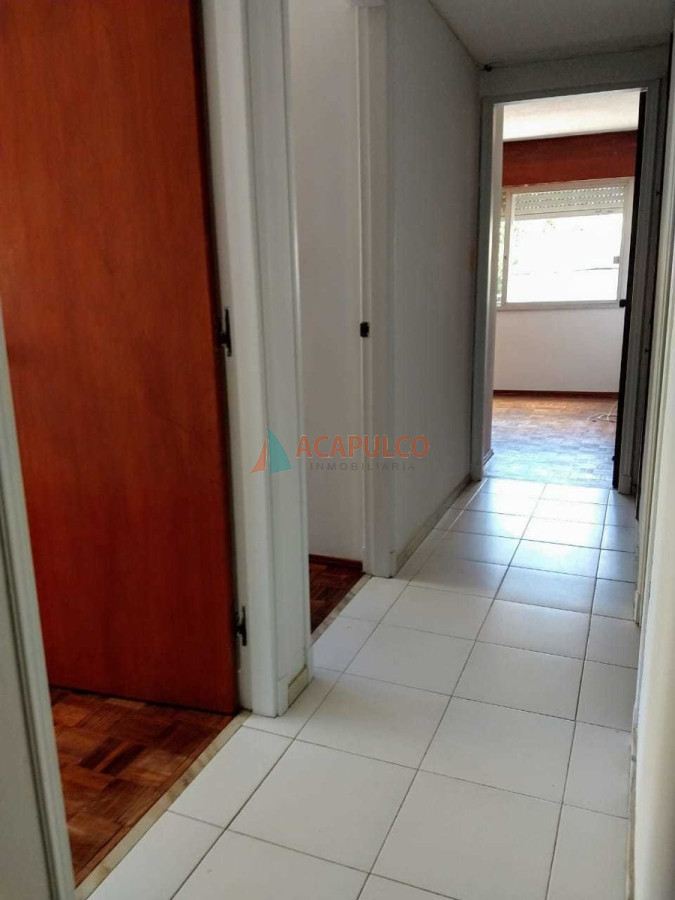 Apartamento ID.5418 - Venta apartamento 3 dormitorios, a 1 cuadra de la Rambla