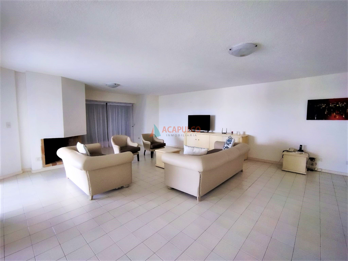 Apartamento Ref.4241/Venta-Apartamento-3-Dormitorios---Punta-del-Este - Venta Apartamento 3 Dormitorios - Punta del Este