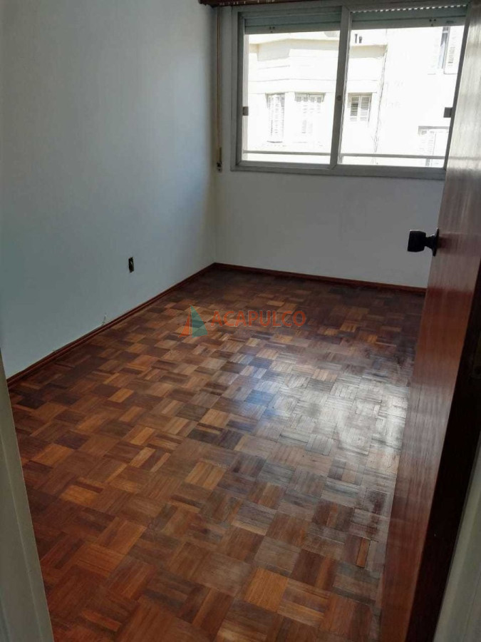 Apartamento ID.5418 - Venta apartamento 3 dormitorios, a 1 cuadra de la Rambla