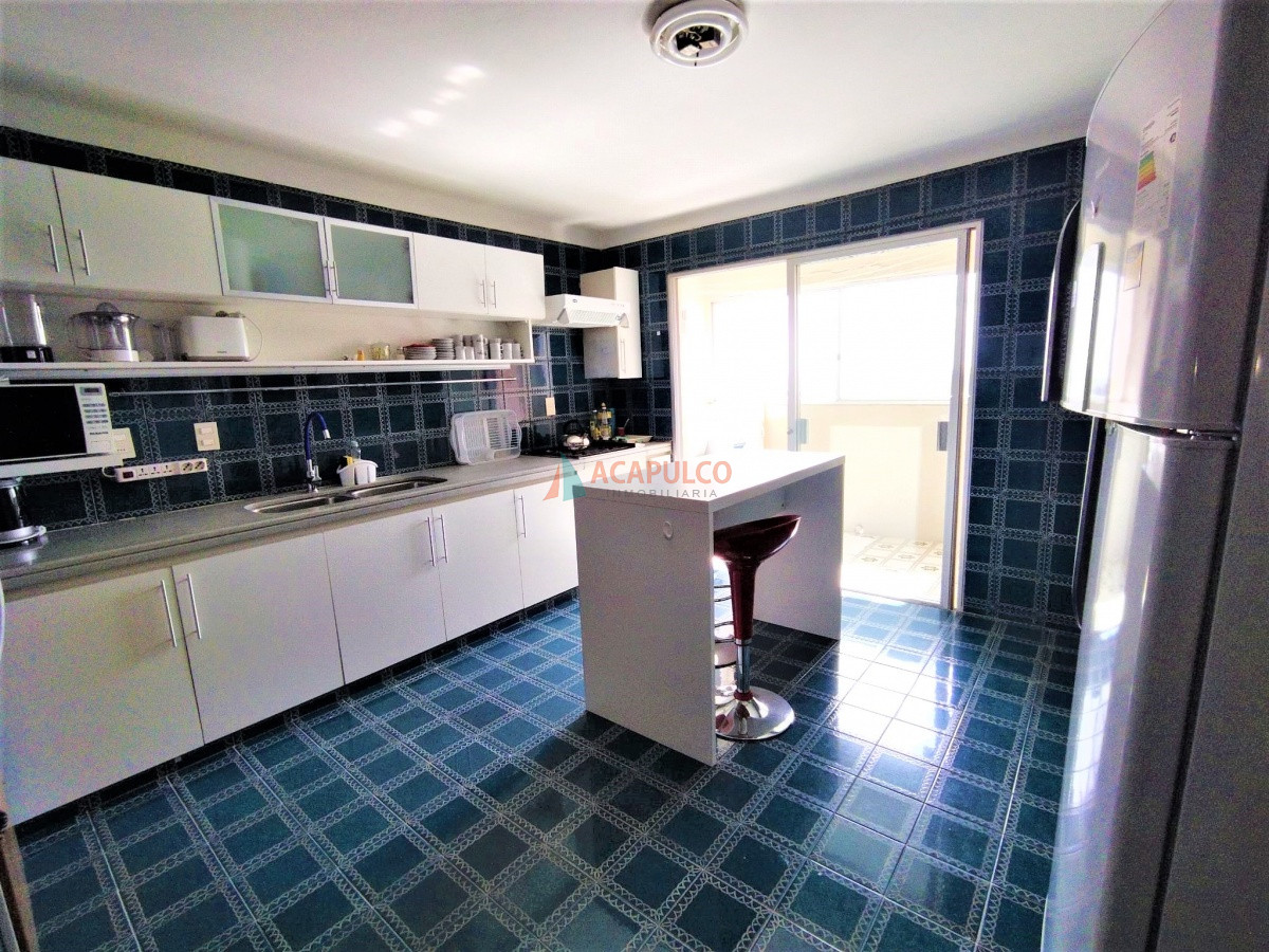 Apartamento Ref.4241/Venta-Apartamento-3-Dormitorios---Punta-del-Este - Venta Apartamento 3 Dormitorios - Punta del Este