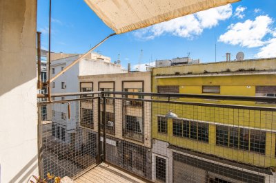 Alquiler apartamento 2 dormitorios, 1 baño y terraza en Ciudad Vieja