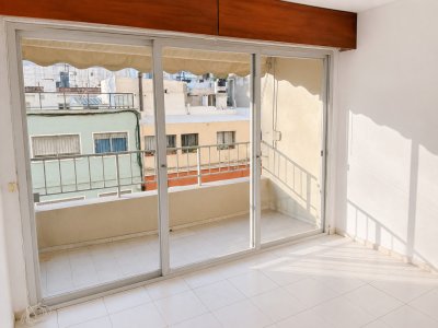 Venta apartamento 3 dormitorios, a 1 cuadra de la Rambla