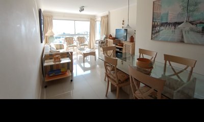 Venta de apartamento en piso alto, 3 dormitorios y 2 baños