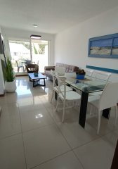 Venta – Punta del Este | 2 Dormitorios + Terraza Propia con Parrillero y Piscina