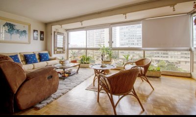 Venta apartamento de 4 dormitorios, 4 baños y garaje, Pocitos vista lateral al Mar!