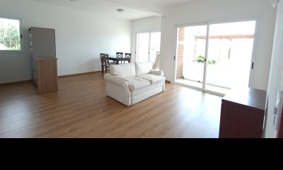 Apartamento 2 dormitorios, 2 baños, Pinares Punta del Este - Venta frente al mar