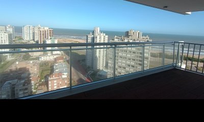 Apartamento en Brava, 3 dormitorios, 2 terrazas amplias, inigualable vista