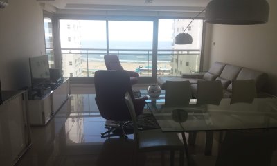 EXCELENTE APARTAMENTO EN EDIFICIO DE LUJO 2 DORM + DEPENDENCIA