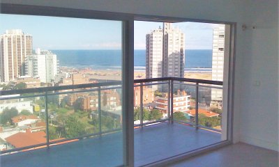 Apartamento en Venta - 2 Dormitorios - Parrillero propio - Punta del Este