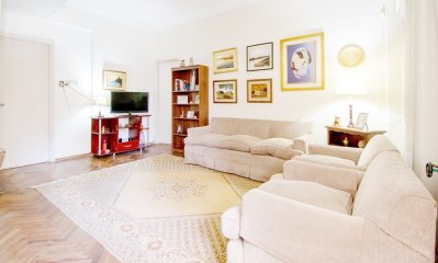 Venta apartamento 3 dormitorios, patio y garaje en Pocitos