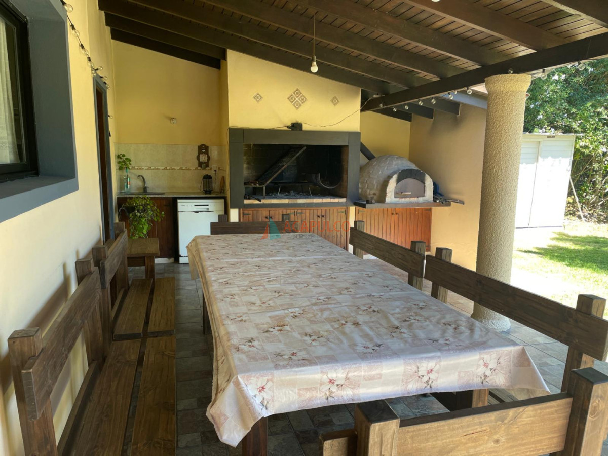 Casa ID.3292 - IMPECABLE  -BARRIO PRIVADO - 6 DORMITORIOS