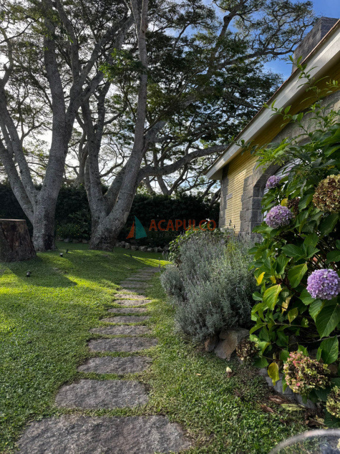 Casa ID.6433 - VENDE CASA EN PLAYA MANSA 