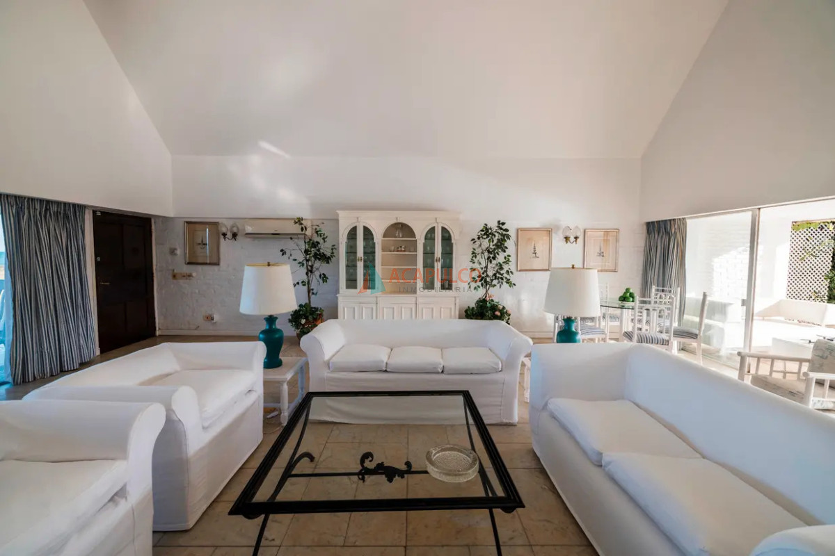 Casa ID.2099 - FRENTE AL MAR EXCELENTE VISTA- MUY BUENA CASA MUY BIEN EQUIPADA.