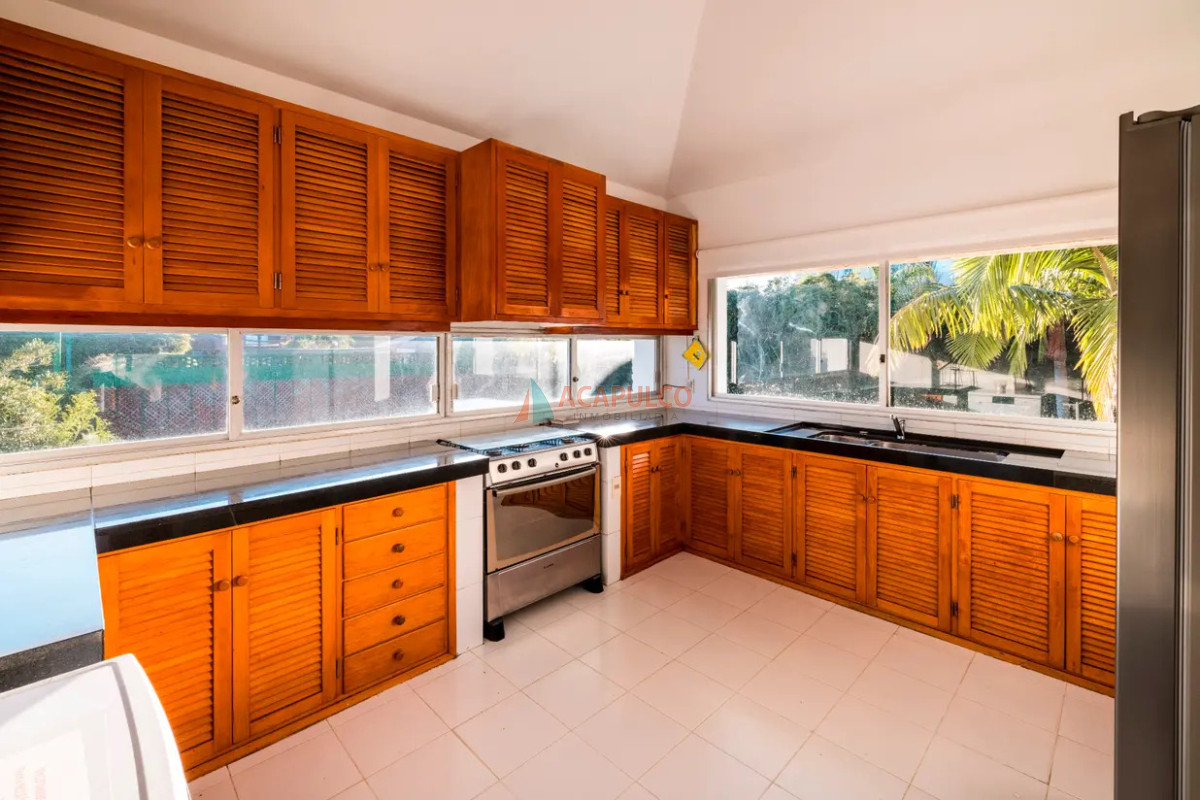 Casa ID.2099 - FRENTE AL MAR EXCELENTE VISTA- MUY BUENA CASA MUY BIEN EQUIPADA.