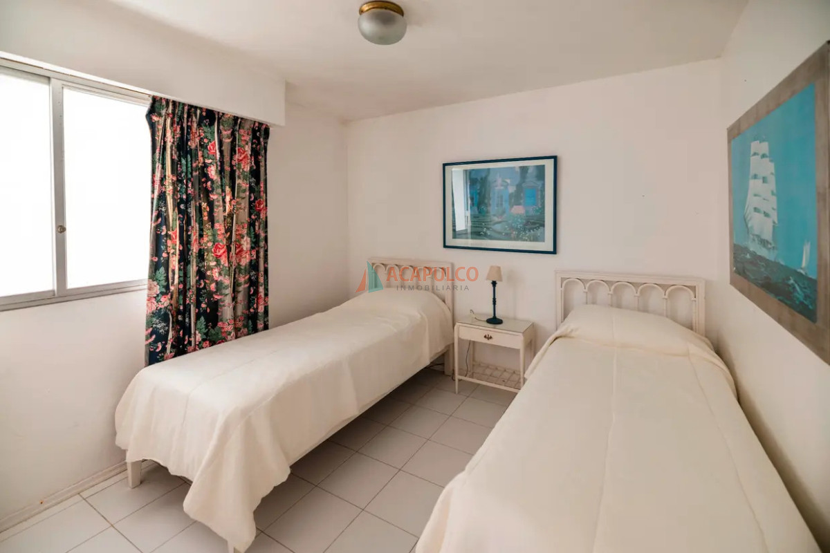 Casa ID.2099 - FRENTE AL MAR EXCELENTE VISTA- MUY BUENA CASA MUY BIEN EQUIPADA.