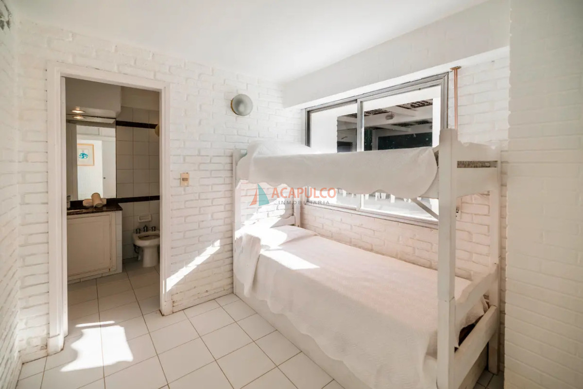 Casa ID.2099 - FRENTE AL MAR EXCELENTE VISTA- MUY BUENA CASA MUY BIEN EQUIPADA.