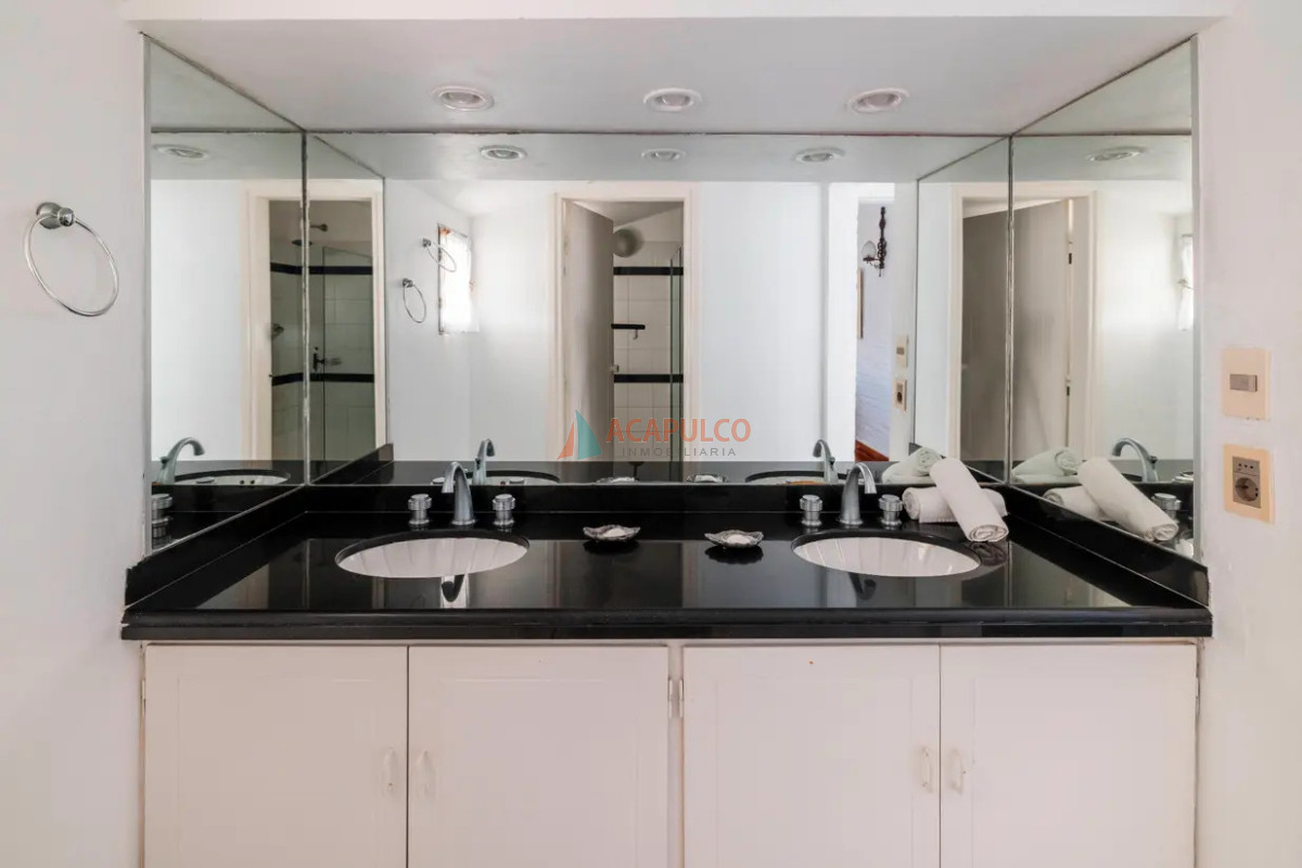 Casa ID.2099 - FRENTE AL MAR EXCELENTE VISTA- MUY BUENA CASA MUY BIEN EQUIPADA.