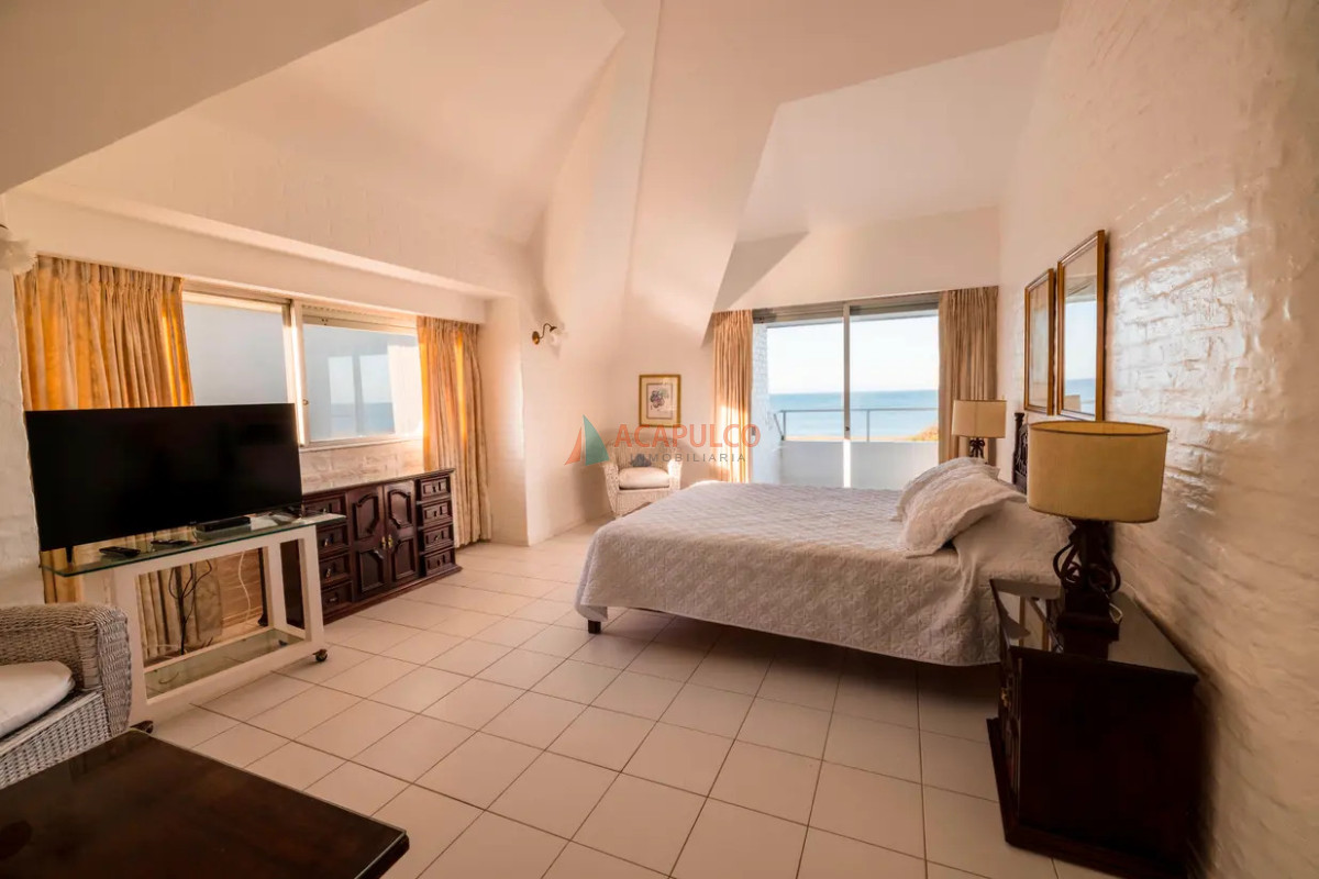 Casa ID.2099 - FRENTE AL MAR EXCELENTE VISTA- MUY BUENA CASA MUY BIEN EQUIPADA.