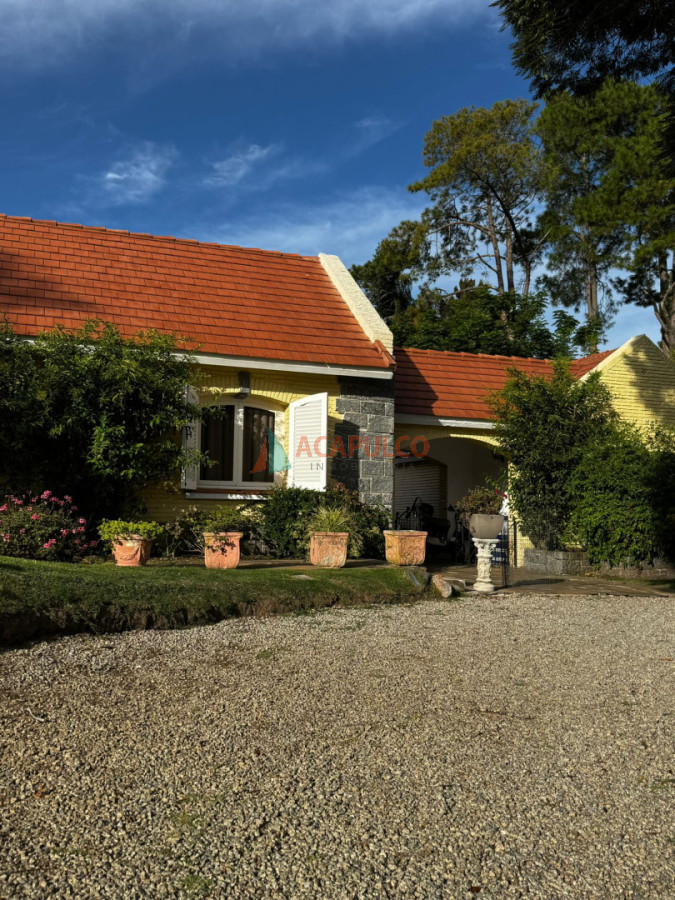 Casa ID.6433 - VENDE CASA EN PLAYA MANSA 