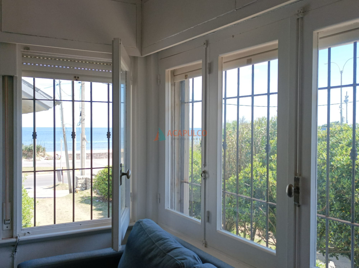 Alquiler  de Casa Frente A Playa Mansa Con Vista Al Mar  - ACP3347C