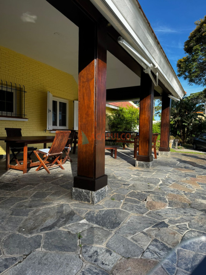 Casa ID.6433 - VENDE CASA EN PLAYA MANSA 