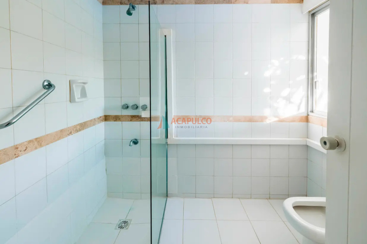 Casa ID.2099 - FRENTE AL MAR EXCELENTE VISTA- MUY BUENA CASA MUY BIEN EQUIPADA.